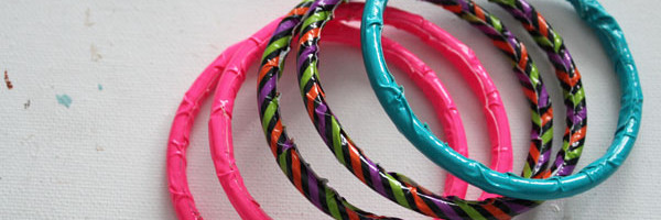 tutorial for how to make duck tape bangle bracelets