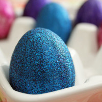 less mess making glitter eggs when you use Mod Podge this way