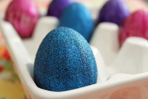 less mess making glitter eggs when you use Mod Podge this way