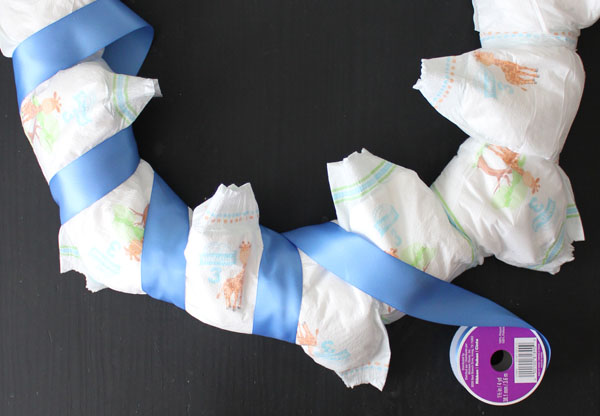 DIY Diaper Wreath (DIY baby shower decoration)