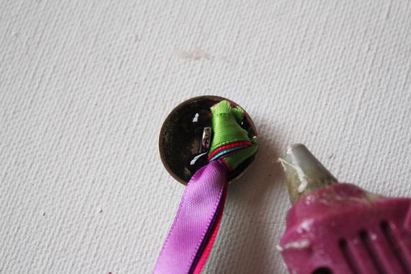 glue knot into button