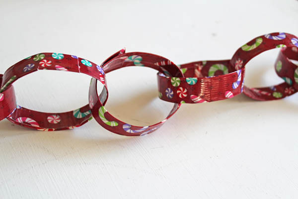 Make a simple Duck Tape Garland for Holiday Decor