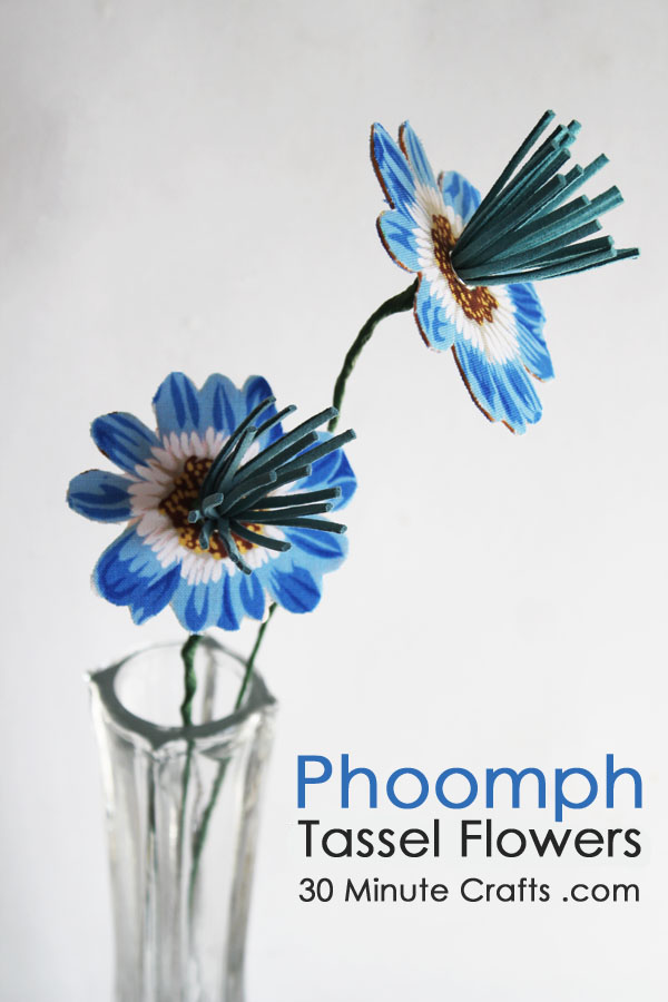 Simple Phoomph Tassel Flower Tutorial on 30 Minute Crafts