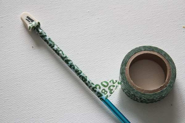 cover knitting needle in washi tape