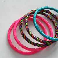 tutorial for how to make duck tape bangle bracelets