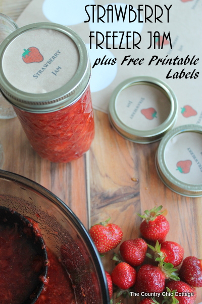 strawberry-freezer-jam-with-free-printable-labels-001