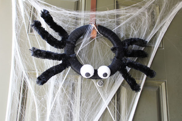 Halloween Spider Wreath DIY