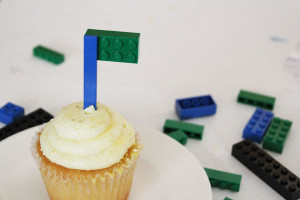 lego flags for cupcakes