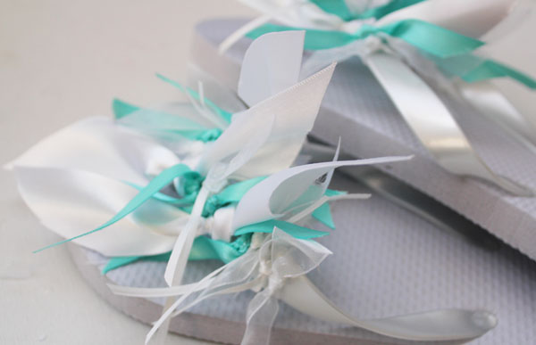 How-to DIY Your Own Wedding Flip Flop Dancing Shoes!  Best wedding  favors, Wedding flip flops, Diy wedding gifts