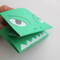 finished alligator paper puppet