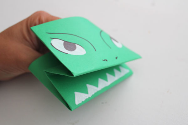 finished alligator paper puppet