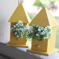 finished birdhouse planters