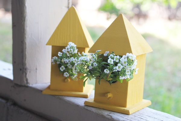 finished birdhouse planters