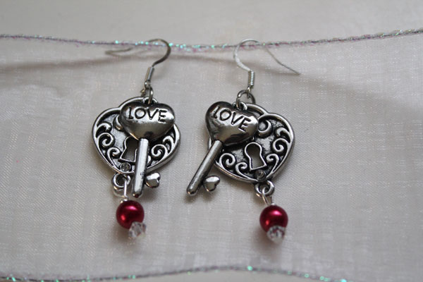DIY lock and Key earrings - perfect for Valentine's Day
