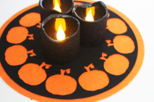 make a pumpkin candle mat