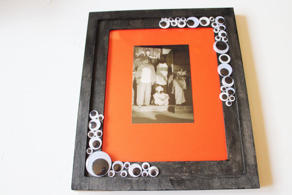 finished googly eye photo frame