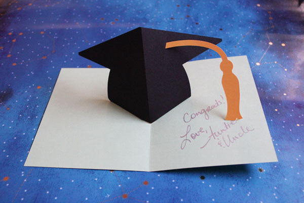 finished pop up graduation card