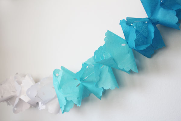 DIY Tissue Paper Streamers - 30 Minute Crafts