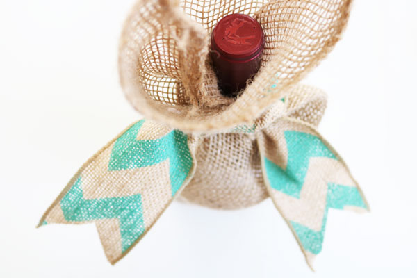 Celebrate Jute Burlap Wine tote Bag  Gift Ideas for a Girls' Trip Bir –  Mistervina