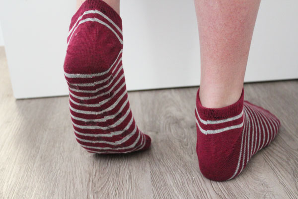 3 Ways to Make Non Slip Socks - wikiHow