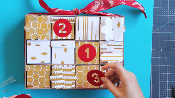 add numbers on advent calendar