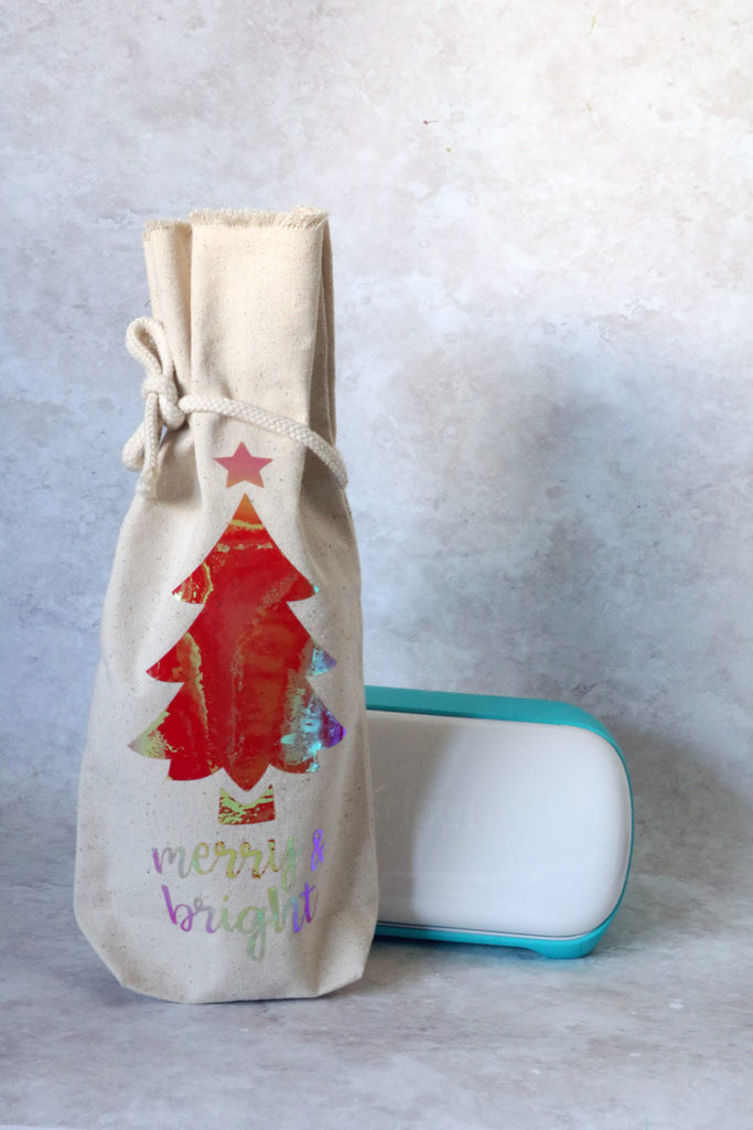 https://30minutecrafts.com/wp-content/uploads/2020/10/cricut-joy-wine-bag-683x1024.jpg